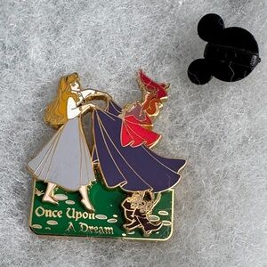 Disney Aurora  Pin — Green, Purple, Red, Gold